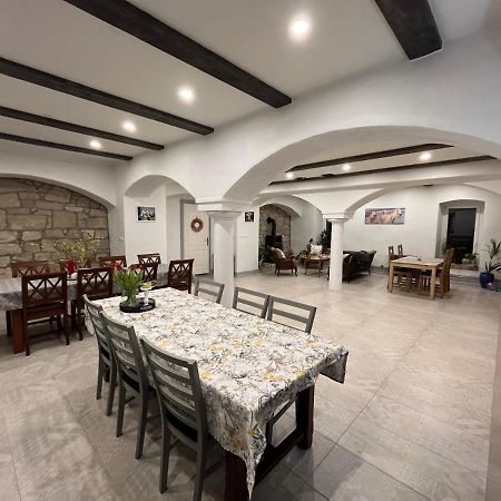ルブベク・シロンスキ Lawendowa Stajnia Bed & Breakfast エクステリア 写真