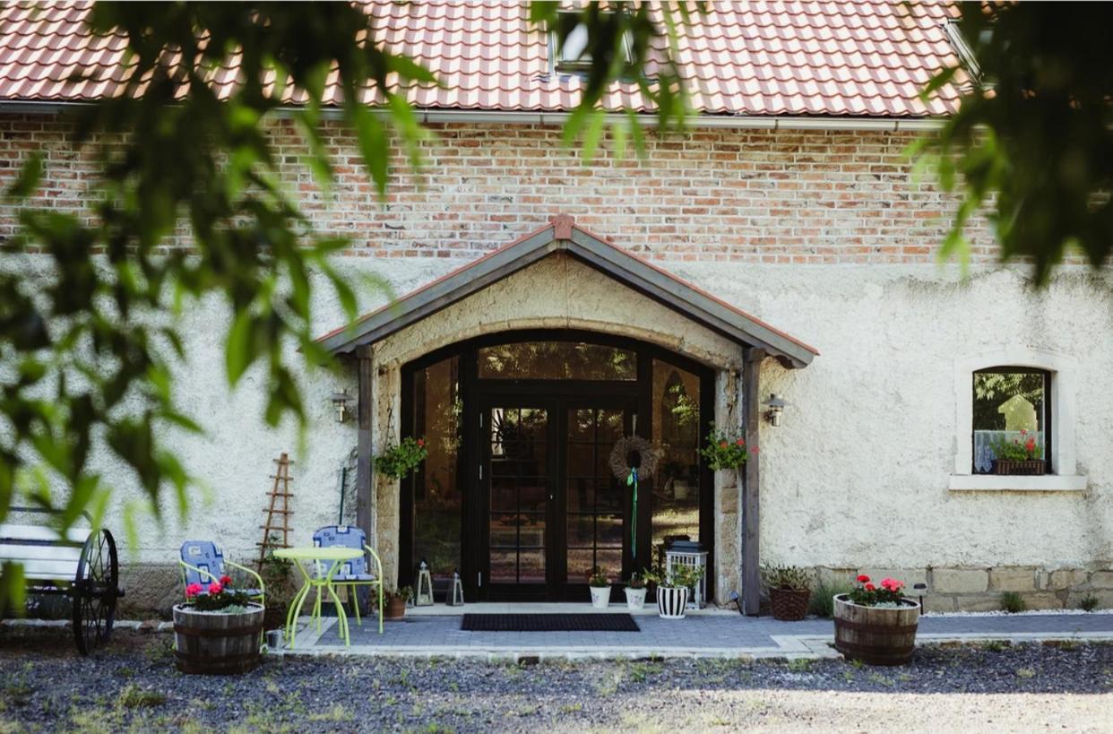 ルブベク・シロンスキ Lawendowa Stajnia Bed & Breakfast エクステリア 写真